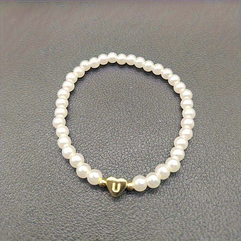 Damen Perlenarmband - Goldfarbener Herz-Buchstaben-Anhänger