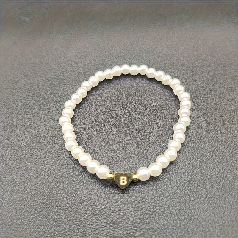 Damen Perlenarmband - Goldfarbener Herz-Buchstaben-Anhänger