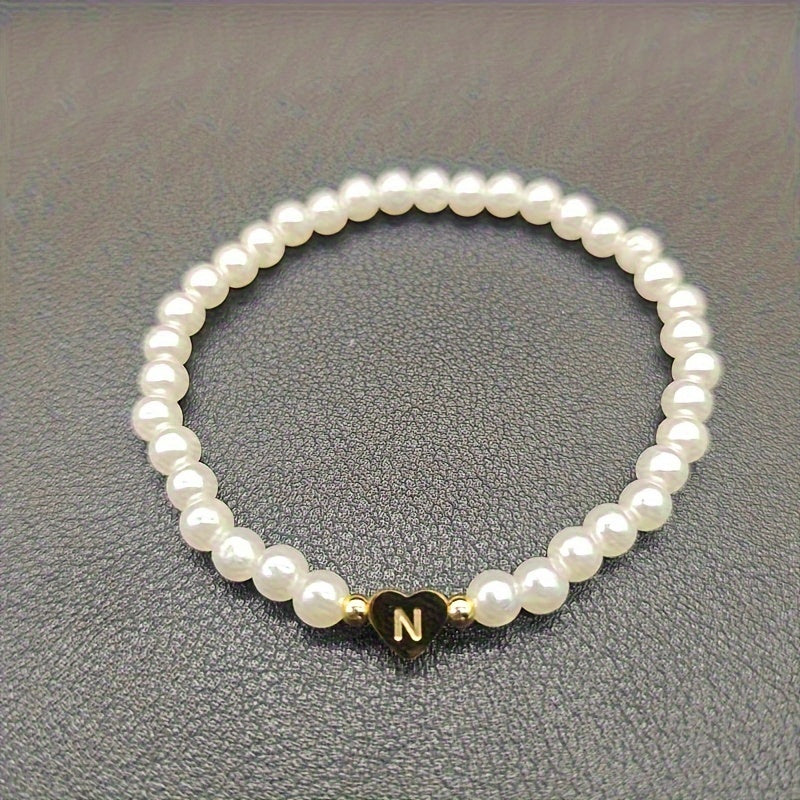 Damen Perlenarmband - Goldfarbener Herz-Buchstaben-Anhänger