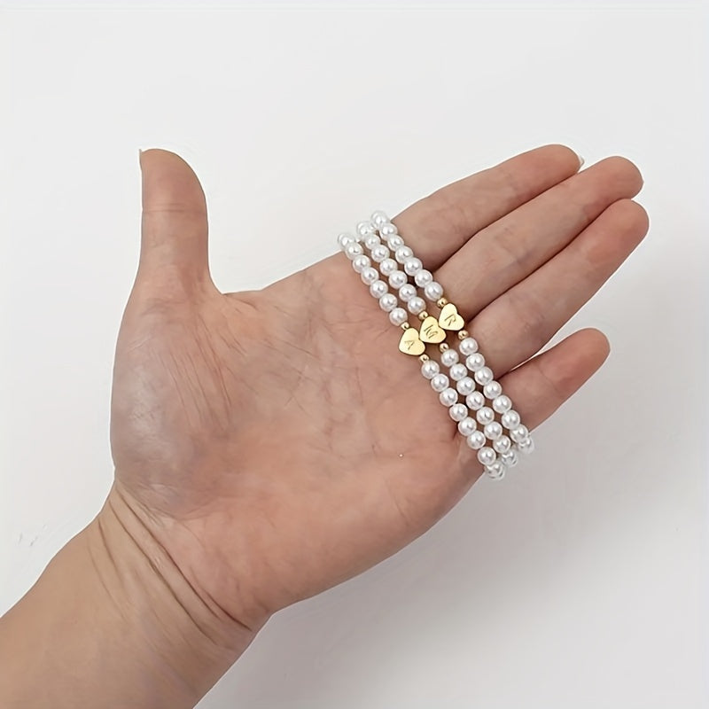 Damen Perlenarmband - Goldfarbener Herz-Buchstaben-Anhänger