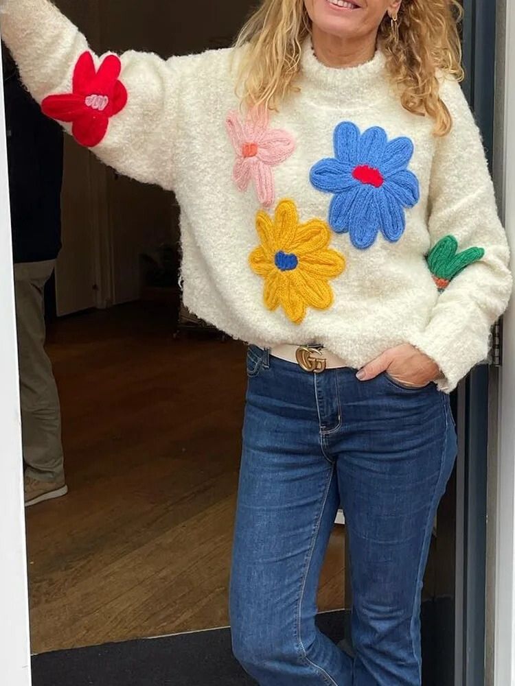 Damen Weißer Grobstrick-Pullover - Oversize mit 3D-Blumenapplikationen