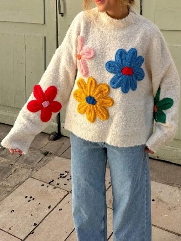 Damen Weißer Grobstrick-Pullover - Oversize mit 3D-Blumenapplikationen