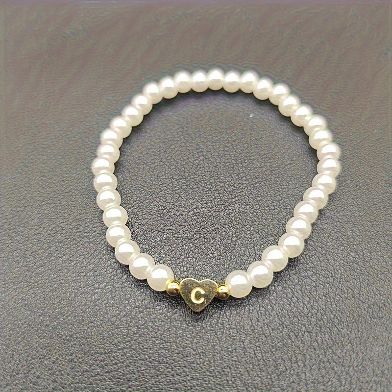 Damen Perlenarmband - Goldfarbener Herz-Buchstaben-Anhänger