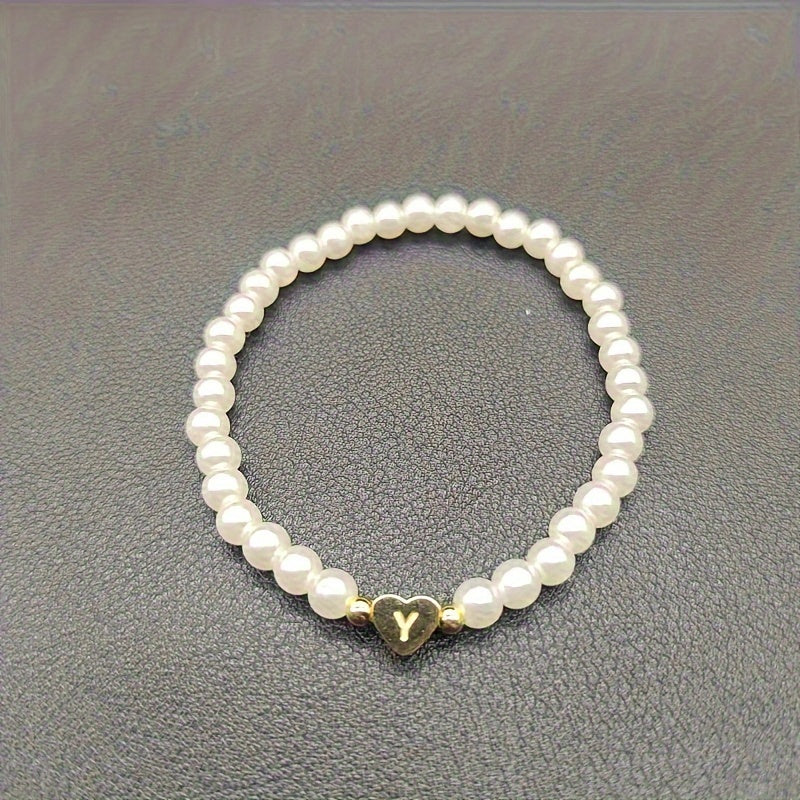 Damen Perlenarmband - Goldfarbener Herz-Buchstaben-Anhänger