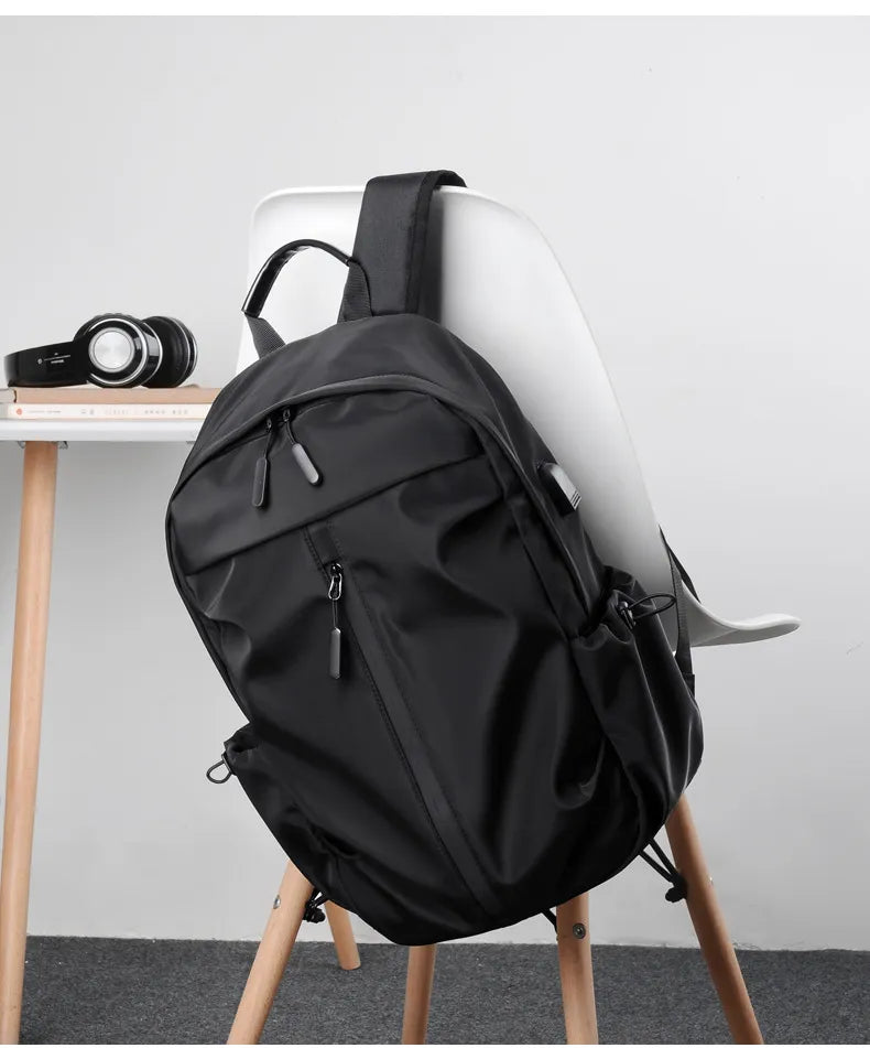 Herren Wasserdichter Reise-Rucksack - Anti-Diebstahl mit USB-Anschluss