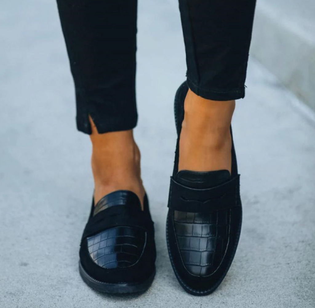 Elegante Schwarze Strukturierte Slip-On-Loafer für Damen