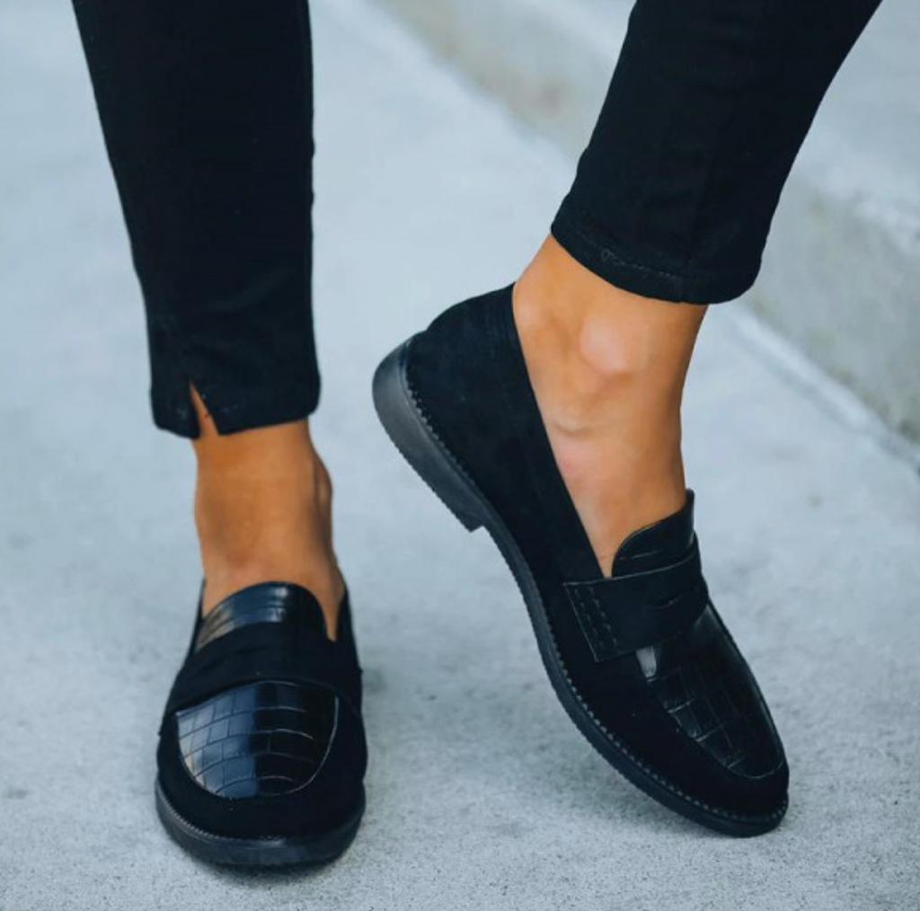 Elegante Schwarze Strukturierte Slip-On-Loafer für Damen