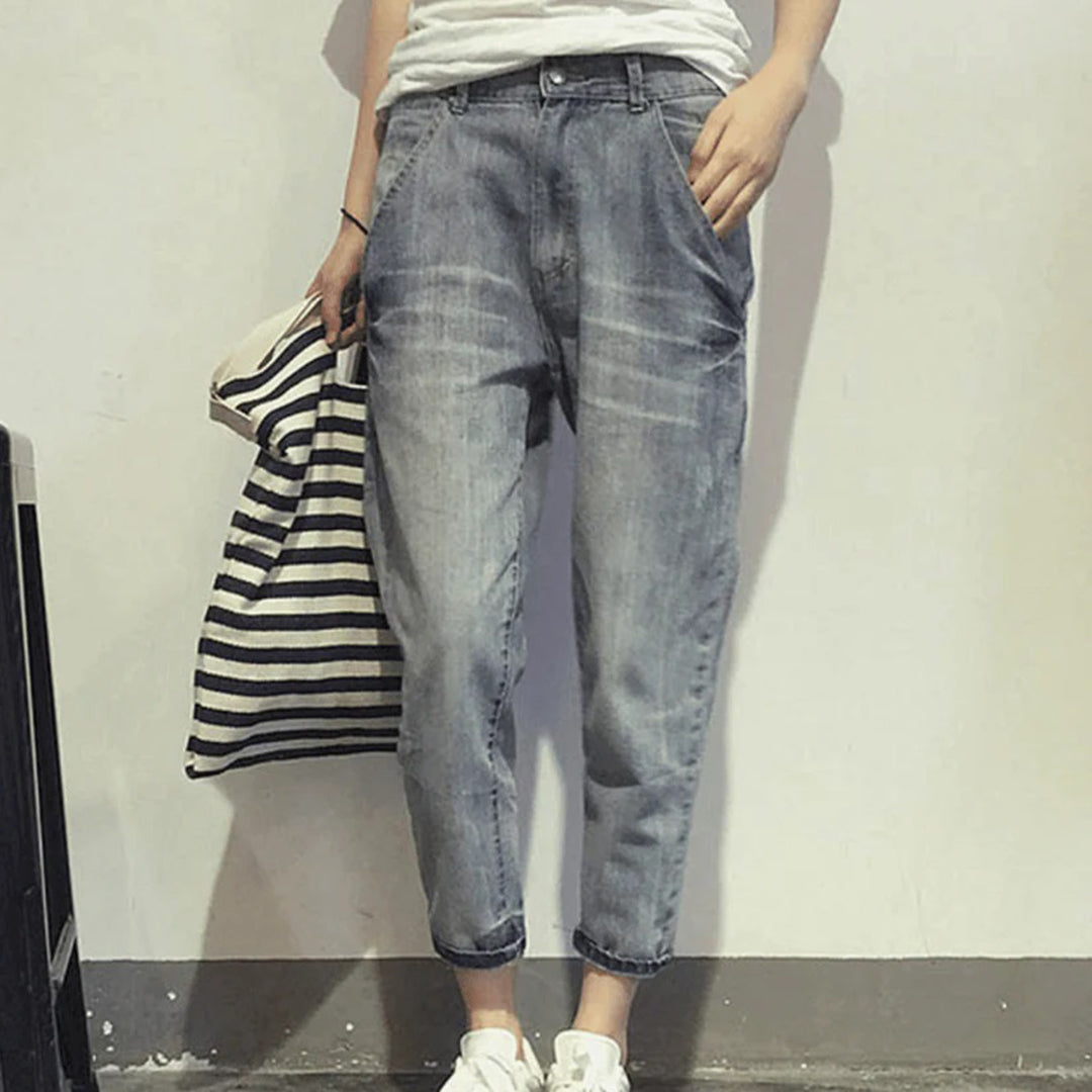 Damen Hellblaue Cropped Jeans in Waschung - Mittelhoher Bund & lockere Passform