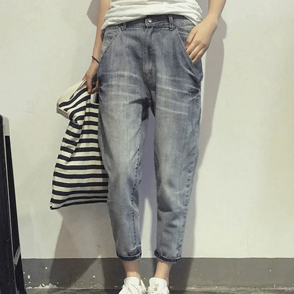 Damen Hellblaue Cropped Jeans in Waschung - Mittelhoher Bund & lockere Passform