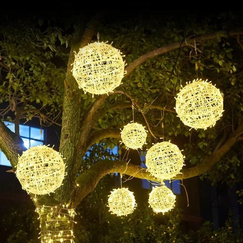 Hängende LED-Lichtkugeln - Geflochtener Stil Garten-Dekokugeln