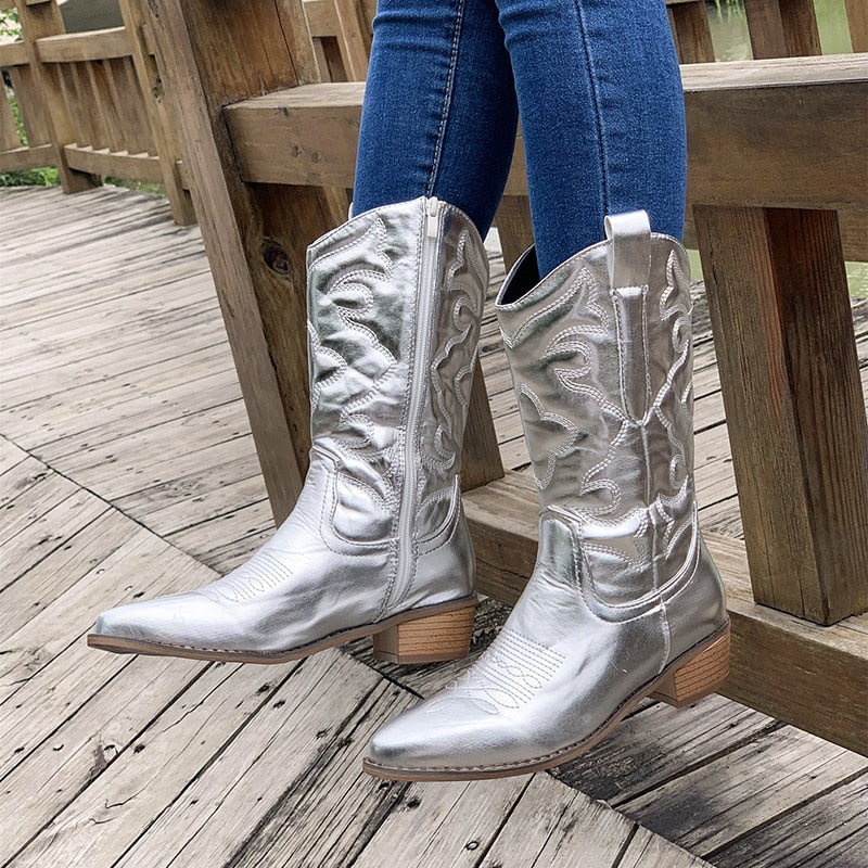 Damen Cowboystiefel in Metallic-Optik – Mit Stickerei-Detail